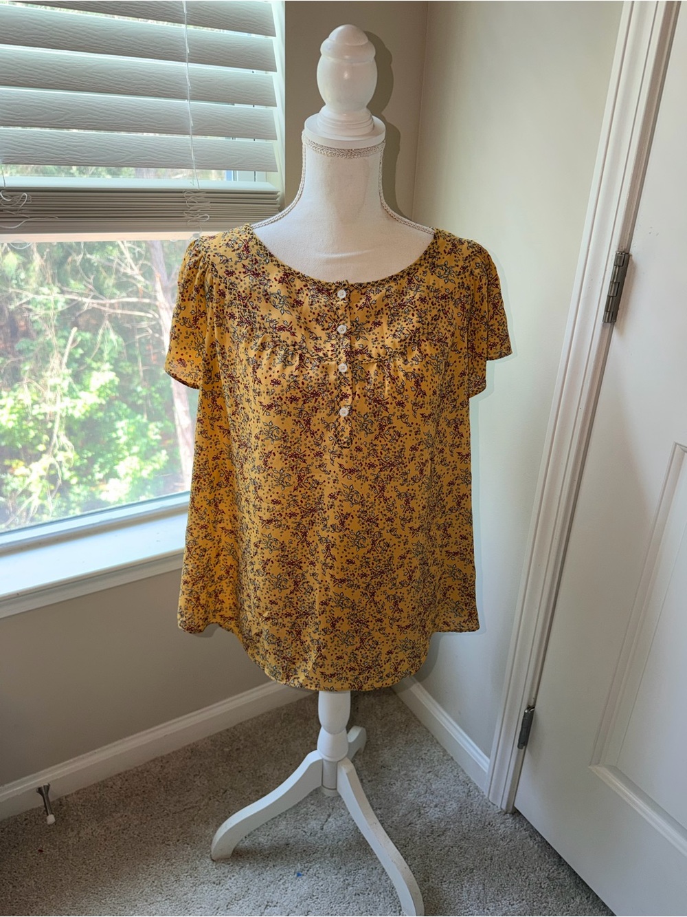 Max Studio Yellow Floral Ruffle Yoke Short Sleeve Blouse